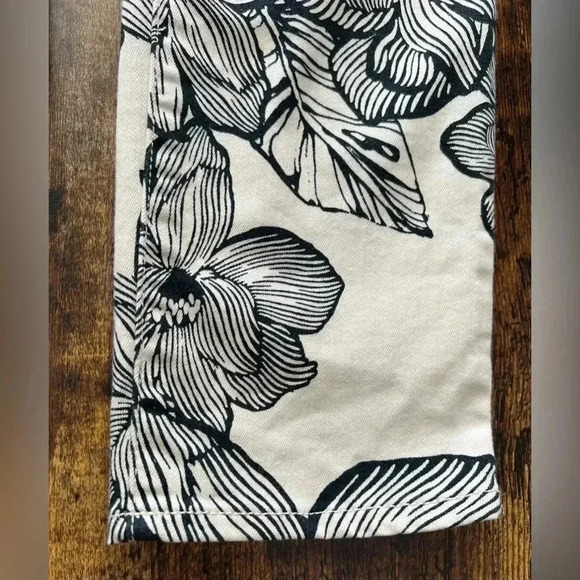 Chico’s | SO slimming girlfriend ankle pant. Size: 8/Chicos 1. - Picture 12 of 16